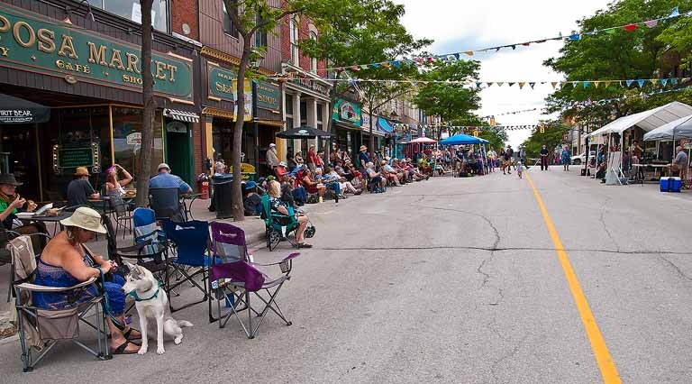 Friday's Downtown Audience