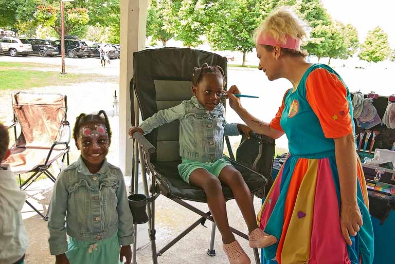 2024 CommunityFest Three-year-old twins Iman and Aciyyah Huchnan of Barrie.