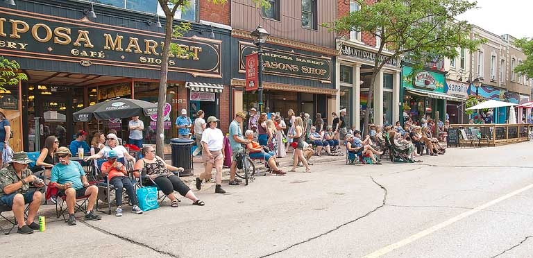 Friday at the Mariposa Folk Festival - audience at the downtown stage
