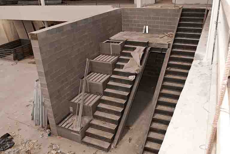 Real stairs, exercise stairs and space for a ramp.