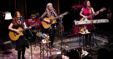Boreal - Katherine Wheatley, Tannis Slimmon and Angie Nussey - play St. Paul's Centre Saturday night.